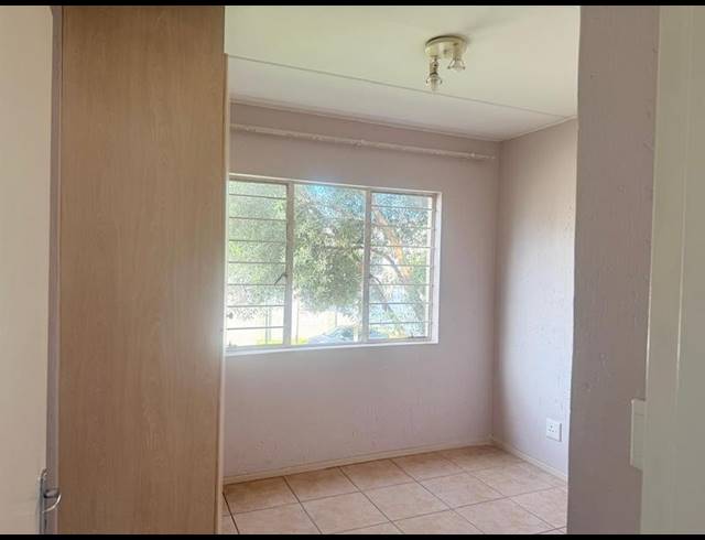 2 BEDROOM APARTMENT FOR SALE IN KLIPPOORTJIE